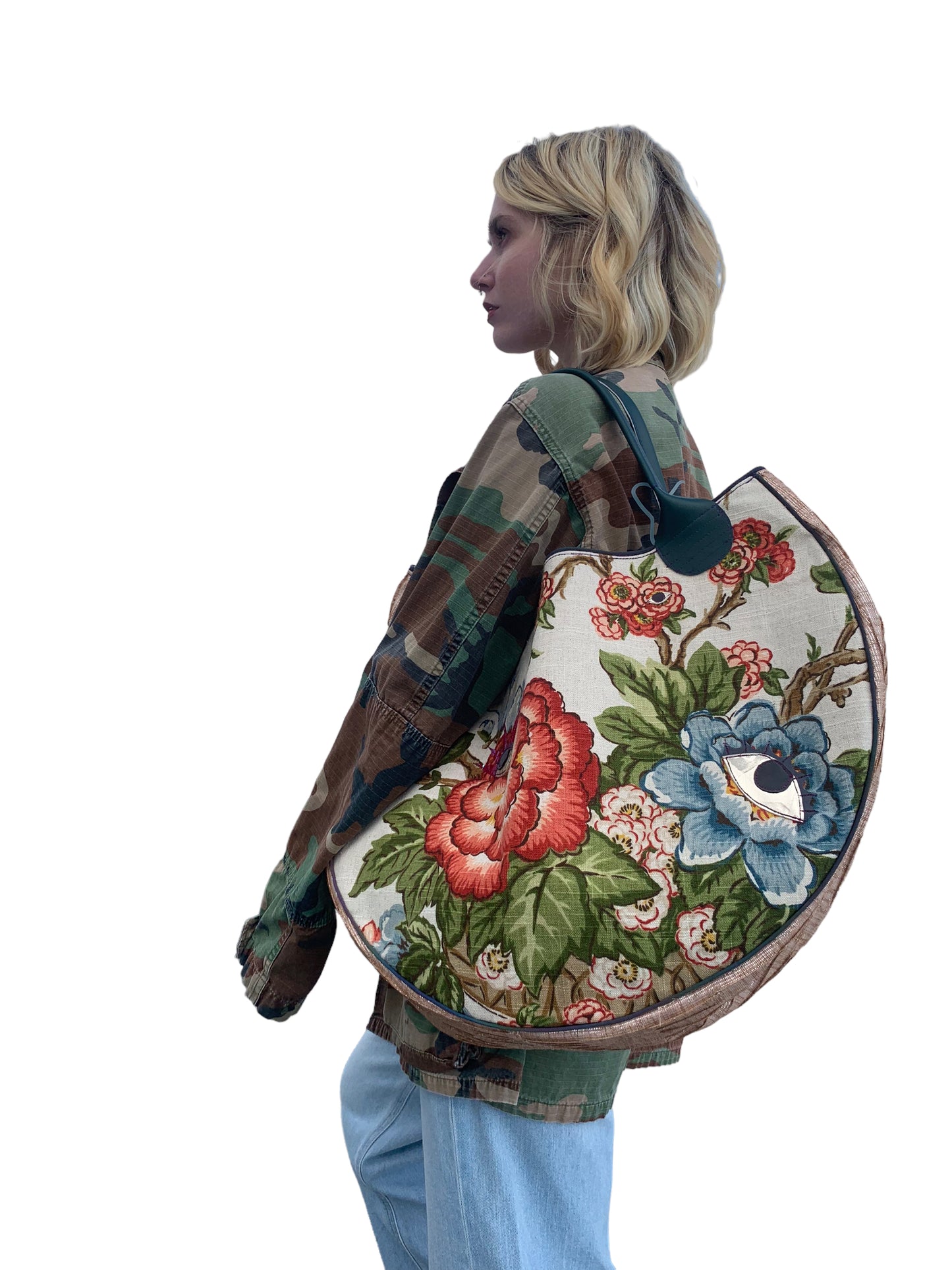 FLORAL GAZE SHOULDER BAG